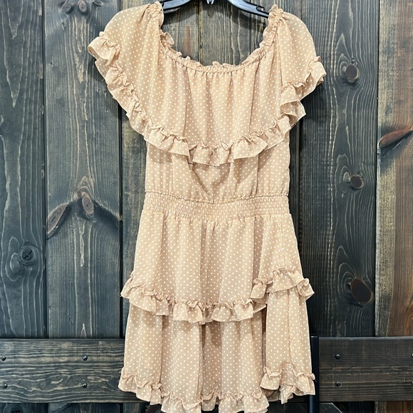 FAVLUX Off The Shoulder Ruffle Dress M Polka Dot Boho Chic Tiered Tan Stretch - Picture 5 of 9